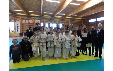 9 titres départementaux